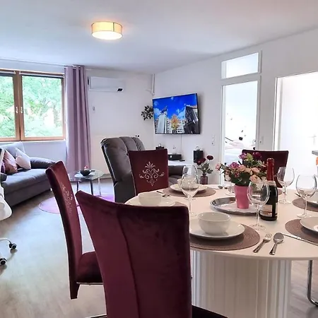 Beauty And Beast 24h-check-in, 6 Pers, Klima, Massageliege Appartement *