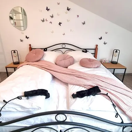 Beauty And Beast 24h-check-in, 6 Pers, Klima, Massageliege Appartement *