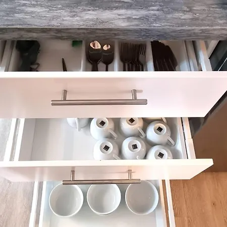 Beauty&beast 24h-check-in, 6 Pers, Klima, Massageliege Appartement *